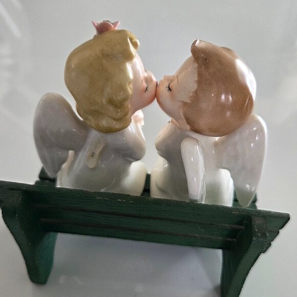 Vintage Kissing Angels - Picture 3 of 9